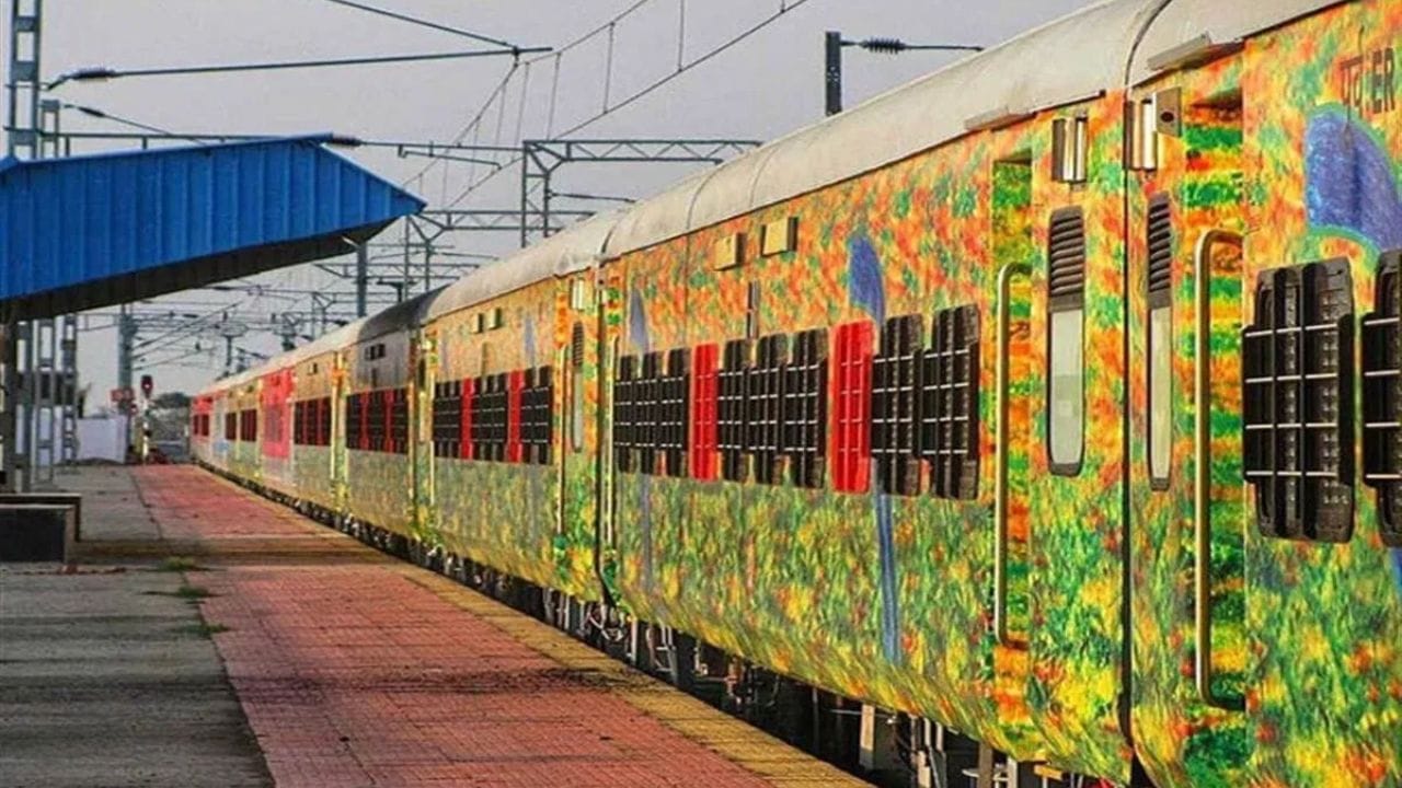 ഇവയെ കൂടാതെ ശതാബ്ദി, തുരന്തോ ട്രെയിനുകളിലും വൈഫൈ സേവനങ്ങളുണ്ട്. കേരളത്തിലോടുന്നതിൽ രാജധാനിക്കും, വന്ദേഭാരതിനും മാത്രമാണ് വൈഫൈയുള്ളത്
