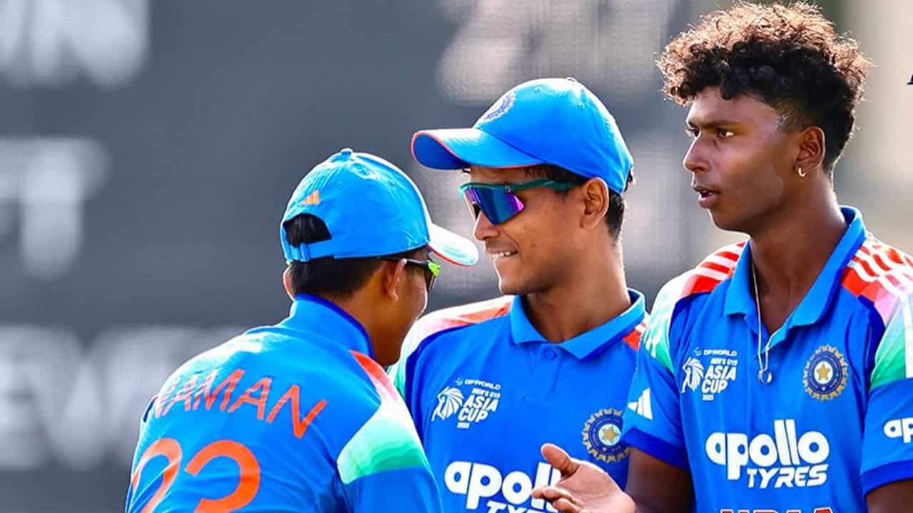 U 19 Asia Cup: പാകിസ്ഥാനെ തുരത്തിയോടിച്ച് ഇന്ത്യയുടെ കൗമാരപ്പട; ഏഷ്യാ കപ്പില് ജൈത്രയാത്ര തുടരുന്നു U 19 Asia Cup: പാകിസ്ഥാനെ തുരത്തിയോടിച്ച് ഇന്ത്യയുടെ കൗമാരപ്പട; ഏഷ്യാ കപ്പില് ജൈത്രയാത്ര തുടരുന്നു