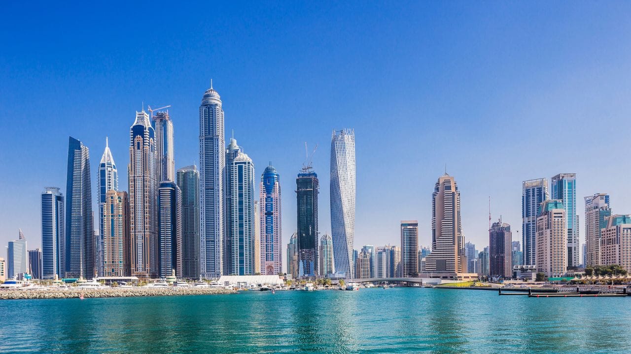 2026 ജനുവരി ഒന്നിന് എല്ലാ സ്വകാര്യ മേഖലയിലെ ജീവനക്കാര്ക്കും അവധി പ്രഖ്യാപിച്ച് യുണൈറ്റ് അറബ് എമിറേറ്റ്സ് മാനവ വിഭവശേഷി, സ്വദേശിവത്കരണ മന്ത്രാലയം (MoHRE). ശമ്പളത്തോടുകൂടിയ പൊതു അവധിയാണ് പ്രഖ്യാപിച്ചത്. സ്വകാര്യ മേഖലയിലെ അവകാശങ്ങളെ ദേശീയ അവധികളുമായി ബന്ധിപ്പിച്ചതിന്റെ ഭാഗമായാണ് നീക്കം. (Image Credits: Getty Images)