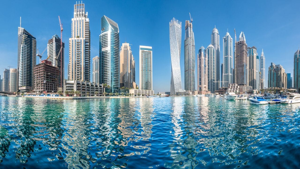 വീടിനും മറ്റ് കെട്ടിടങ്ങളുടെയും ഉള്ളിലേക്ക് പൊടി കടക്കാതിരിക്കാന്‍ വാതിലുകളും ജനാലുകളും എപ്പോഴും അടച്ചിടുക. സര്‍ക്കാര്‍ പുറപ്പെടുവിക്കുന്ന ഔദ്യോഗിക നിര്‍ദേശങ്ങളും അറിയിപ്പുകളും ശ്രദ്ധിക്കുക.

