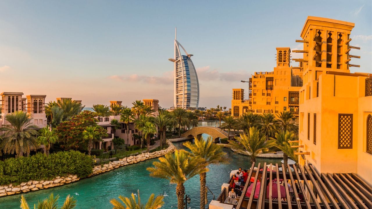 പൊടിയുമായി നേരിട്ടുള്ള സമ്പര്‍ക്കം ഒഴിവാക്കണമെന്ന് നിര്‍ദേശമുണ്ട്. വാഹനമോടിക്കുന്ന സമയത്ത് പൊടിയില്‍ നിന്ന് രക്ഷനേടാന്‍ മുന്‍കരുതല്‍ സ്വീകരിക്കുക. ഗതാഗത നിയമങ്ങള്‍ കര്‍ശനമായി പാലിക്കുകയും വേണം.