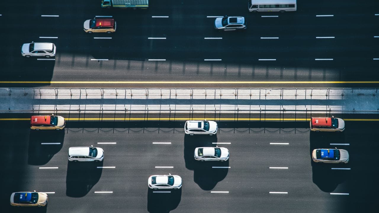 പൊടിക്കാറ്റില്‍ നിന്ന് രക്ഷനേടുന്നതിനായി യുഎഇ നിവാസികള്‍ സ്വയം സംരക്ഷണമൊരുക്കണമെന്ന് കാലാവസ്ഥ കേന്ദ്രം ആവശ്യപ്പെട്ടു. പൊടിയില്‍ നിന്ന് രക്ഷപ്പെടാനായി എന്തെല്ലാം ചെയ്യണമെന്ന മാര്‍ഗനിര്‍ദേശങ്ങളും കേന്ദ്രം പുറപ്പെടുവിച്ചിട്ടുണ്ട്.