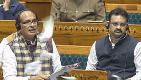 വിബി ജി റാം ജി ബില്‍ പാസാക്കി ലോക്‌സഭ; പകര്‍പ്പ് കീറിയെറിഞ്ഞ്...