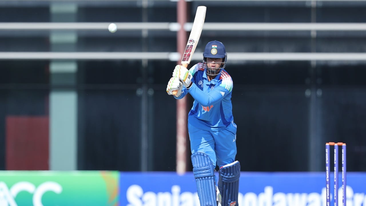 ക്യാപ്റ്റന് ആയുഷ് മാത്രെ-11 പന്തില് നാല്, ആരോണ് വര്ഗീസ്-73 പന്തില് 69, വിഹാന് മല്ഹോത്ര-55 പന്തില് 69, വേദാന്ത് ത്രിവേദി-34 പന്തില് 38, അഭിഗ്യാന് അഭിഷേക് കുന്ദു-17 പന്തില് 32 നോട്ടൗട്ട്, കനിഷ്ക് ചൗഹാന്-12 പന്തില് 28, ഖിലന് പട്ടേല്-നാല് പന്തില് അഞ്ച് നോട്ടൗട്ട് എന്നിങ്ങനെയാണ് മറ്റ് ബാറ്റര്മാരുടെ പ്രകടനം (Image Credits: Indian Cricket Team-Facebook)