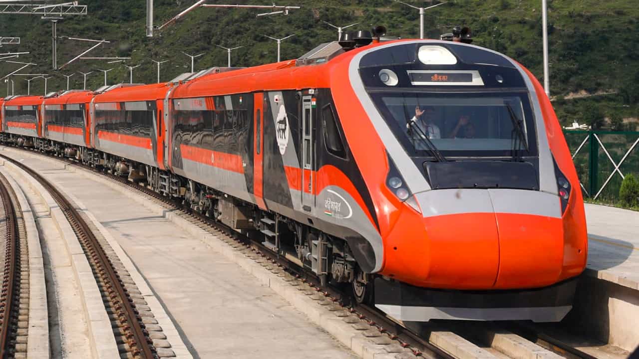 Vande Bharat: വന്ദേഭാരതിലെ യാത്രയ്ക്ക് പണമെത്ര?; ടിക്കറ്റുകൾ എങ്ങനെ, എവിടെനിന്ന് ബുക്ക് ചെയ്യാം?