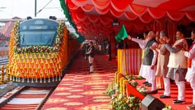 മൂന്ന് നഗരങ്ങള്‍ ഒരു കുടക്കീഴില്‍ ഒരു ട്രെയിനില്‍; കേരള...