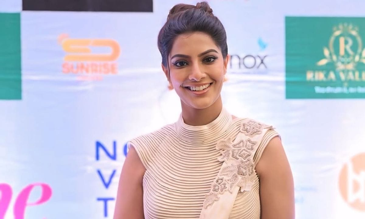 രാധിക തന്റെ അച്ഛന്റെ ജീവിതത്തിലേക്ക് വരുന്നതിനു മുൻപ് തന്നെ അച്ഛനും അമ്മയും തമ്മിൽ പല കാരണങ്ങളാൽ എപ്പോഴും വഴക്കിടാറുണ്ടായിരുന്നു. ഇതൊന്നും മനസ്സിലാക്കാതെയാണ് താനും ആദ്യകാലങ്ങളിൽ എല്ലാ കുറ്റവും രാധിക ആന്റിയിൽ പഴിചാരിയിരുന്നത്. (PHOTO: INSTAGRAM)