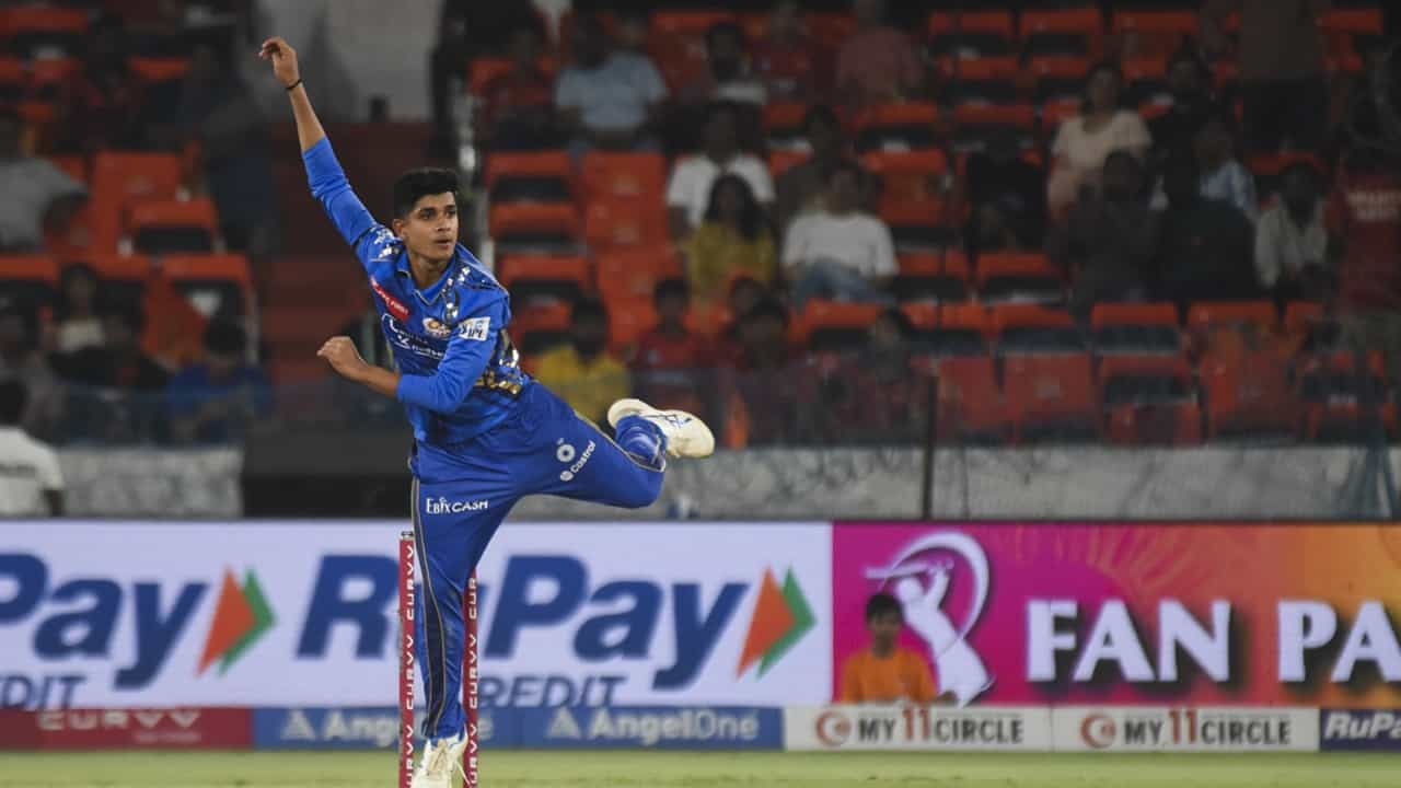 Vignesh Puthur: മലയാളിയില്ലാതെ എന്ത് രാജസ്ഥാന് റോയല്സ്? വിഗ്നേഷ് പുത്തൂര് ഇനി പിങ്ക് ജഴ്സിയില് Vignesh Puthur: മലയാളിയില്ലാതെ എന്ത് രാജസ്ഥാന് റോയല്സ്? വിഗ്നേഷ് പുത്തൂര് ഇനി പിങ്ക് ജഴ്സിയില്