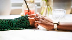 വധു അമിതമായി ഭക്ഷണം കഴിക്കുന്നു; നഷ്ടപരിഹാരം ആവശ്യപ്പെട്ട് വരൻ