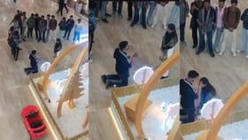 വിവാഹാഭ്യര്‍ത്ഥനയ്ക്ക് പിന്നാലെ മാളില്‍ വെച്ച് വിവാഹിതരായി...