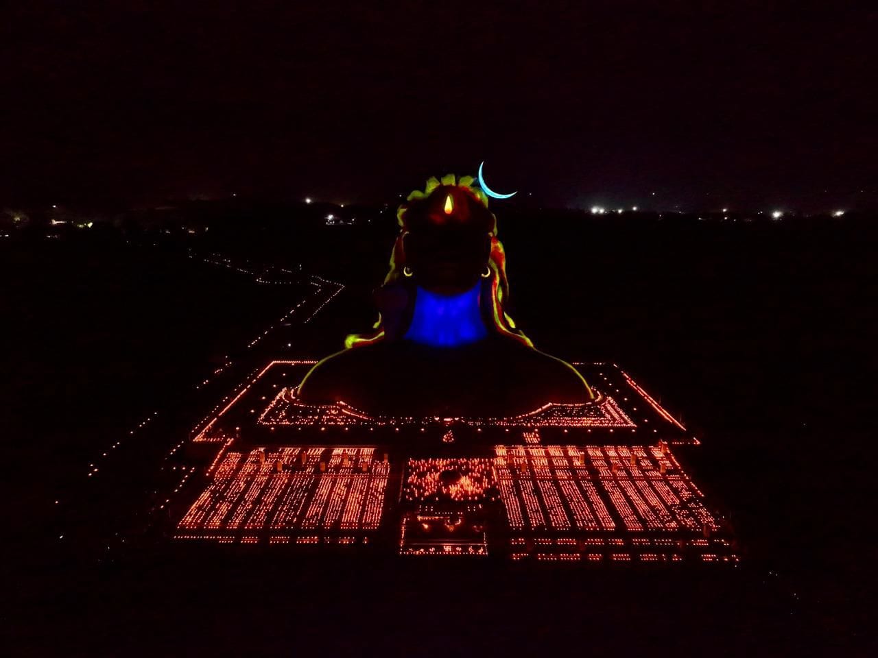 തൃക്കാർത്തികയോട് അനുബന്ധിച്ച് ഇഷ ഫൗണ്ടേഷൻ്റെ  ആദിയോഗിയിൽ കാർത്തിക ദീപനാളങ്ങൾ തെളിഞ്ഞു