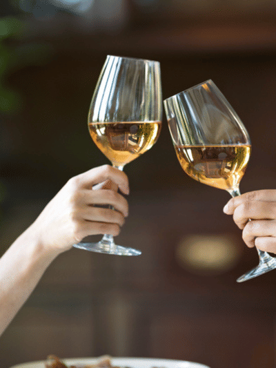 വെറും ഭംഗിക്കല്ല, മദ്യപിക്കാൻ കുപ്പി ഗ്ലാസ് എന്തിന്?