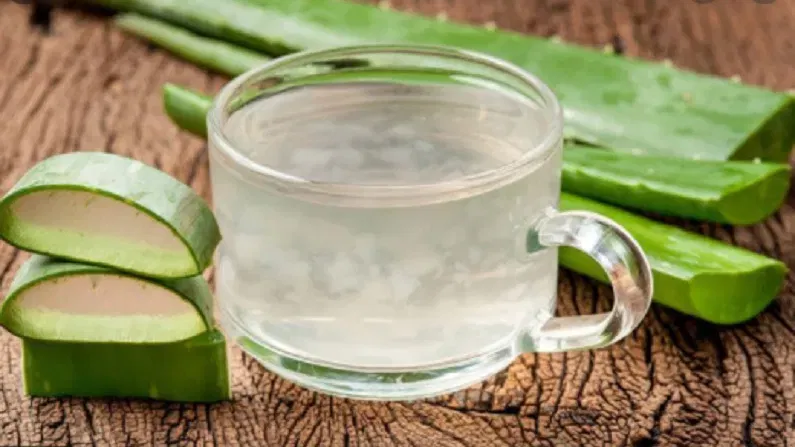 മഞ്ഞളും പാലും ചേർത്ത ഗോൾഡൻ മിൽക്ക് വീക്കം കുറയ്ക്കാൻ സഹായിക്കും. ഇതിൽ ഒരു നുള്ള് കുരുമുളക് ചേർക്കുന്നത് ഫലം കൂട്ടും. അൽപം തേൻ ചേർത്ത ചൂടുപാൽ വയറിന് ആശ്വാസം നൽകുകയും ഉറക്കം മെച്ചപ്പെടുത്തുകയും ചെയ്യും.