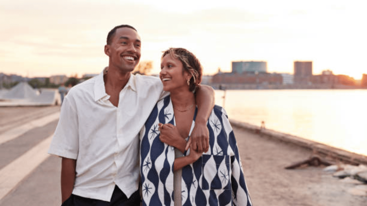 ആചാര്യ ചാണക്യൻ പറഞ്ഞതുപോലെ, സ്ത്രീകൾക്ക് ഏറ്റവും ഇഷ്ടം സത്യസന്ധരായ പുരുഷന്മാരെയാണ്. അവരുടെ ഇണ സത്യസന്ധനായിരിക്കണമെന്ന് അവർ ആഗ്രഹിക്കുന്നു. കാരണം അത്തരം പുരുഷന്മാർ നല്ല ബന്ധം നിലനിർത്താൻ എല്ലാ ശ്രമങ്ങളും നടത്തുന്നു.