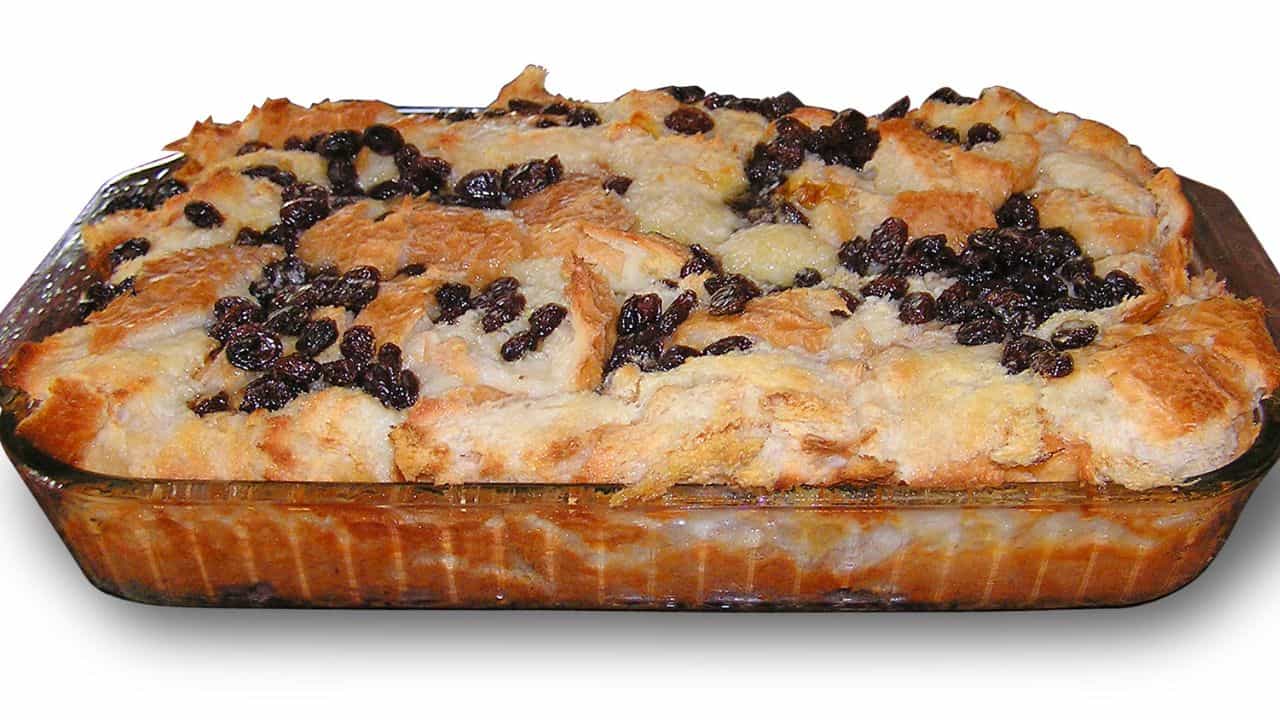 Bread pudding: ഉച്ചയൂണിനു മുമ്പ് ഒരു ലാസ്റ്റ് മിനിറ്റ് ക്രിസ്മസ് പുഡിങ് റെഡിയാക്കിയാലോ?
