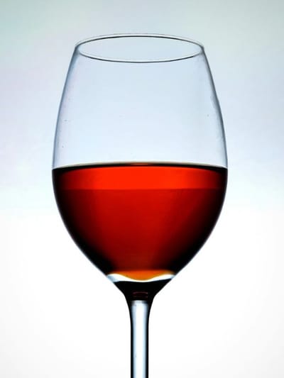 വൈനിൽ മാത്രമല്ല ​ഗ്ലാസിലുമുണ്ട് കാര്യം