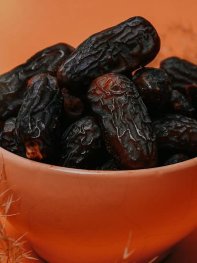 രാത്രിയിൽ വറുത്ത ഈന്തപ്പഴം കഴിക്കൂ; ഗുണങ്ങൾ ഞെട്ടിക്കും