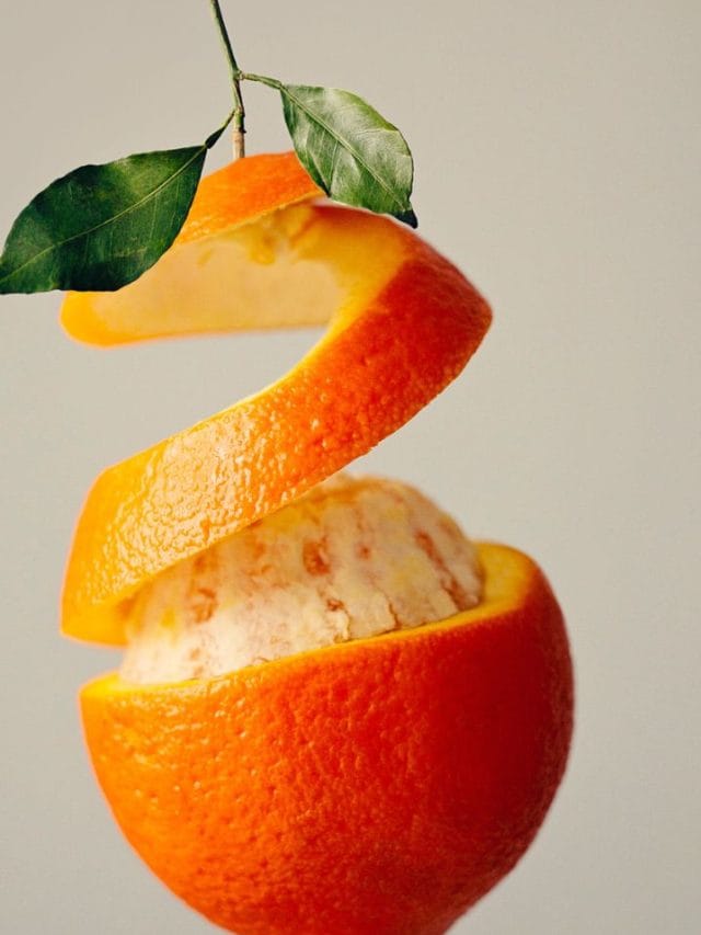 ഓറഞ്ചിൻ്റെ തൊലി കളയല്ലേ! പഴത്തേക്കാൾ ​ഗുണമാണ്