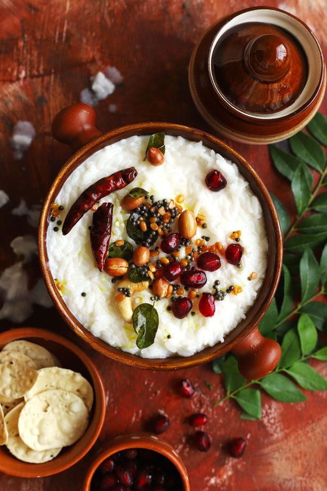 ചേരുവകൾ: പച്ചരി - 1/2 കപ്പ്, വെള്ളം - 2 കപ്പ്, പാൽ - 1/2 കപ്പ്, തൈര് - 1.5 കപ്പ്,ഉഴുന്ന് പരിപ്പ് - 1 ടീ സ്പൂൺ,കടുക് - 1/2 ടീ സ്പൂൺ,വറ്റൽ മുളക് - 2, കായപ്പൊടി - 1/4 ടീ സ്പൂൺ,ഇഞ്ചി - 2 ടീ സ്പൂൺ,പച്ചമുളക് - 1,മല്ലിയില - കുറച്ച്,കറിവേപ്പില - കുറച്ച്,എണ്ണ  - 2 ടീ സ്പൂൺ,ഉപ്പ്  - പാകത്തിന്.
