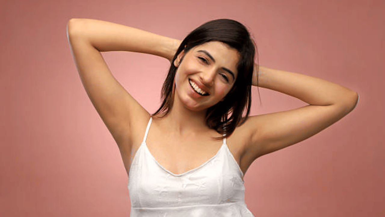 കിട്ടുന്ന തുക 2.5ന് മുകളിൽ ആണെങ്കിൽ സ്ലീവ്ഡ് ടോപ്പായിരിക്കും ചേരുന്നത്. ഇനി 2.5ന് താഴെയാണെങ്കിൽ സ്ലീവ്ലെസ് ടോപ്പായിരിക്കും ചേരുന്നത്. ഇനി 2 നും 2.5നും ഇടയ്ക്കാണ് വാല്യു എങ്കിൽ സ്ലീവ്ഡും സ്ലീവ്ലെസും നന്നായി ചേരുന്നതാണ്. (Image Credit: Getty Images)