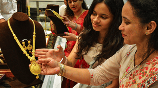 Ration Update: മണ്ണെണ്ണ വാങ്ങുന്നില്ലേ, മഞ്ഞ കാർഡുകാർക്ക് ഇത്തവണ കൂടുതലുണ്ടോ?