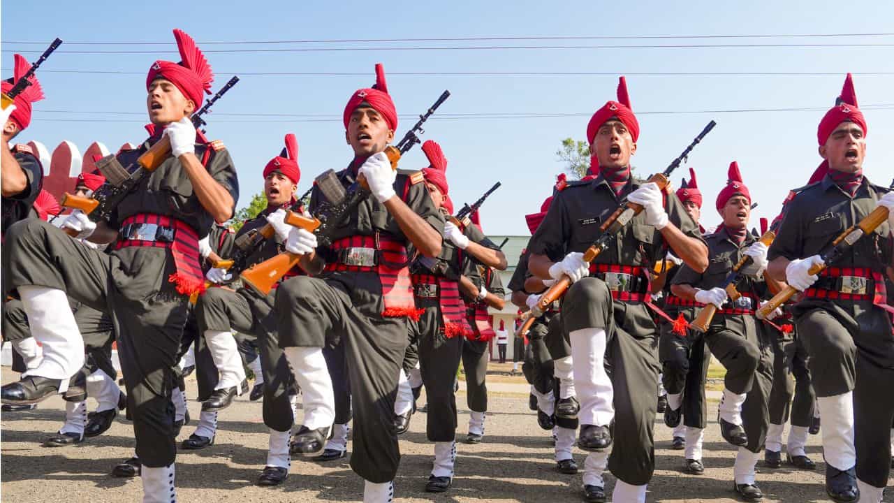 Indian Army Internship: പ്രതിദിനം 1,000 രൂപ സ്റ്റൈപ്പൻഡ്, ഇന്ത്യൻ ആർമിയിൽ ഹൈടെക് ഇൻ്റേൺഷിപ്പ്; യോഗ്യത ആർക്കെല്ലാം Indian Army Internship: പ്രതിദിനം 1,000 രൂപ സ്റ്റൈപ്പൻഡ്, ഇന്ത്യൻ ആർമിയിൽ ഹൈടെക് ഇൻ്റേൺഷിപ്പ്; യോഗ്യത ആർക്കെല്ലാം