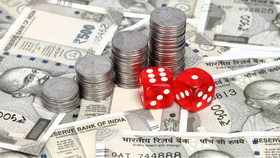 ശമ്പള കമ്മീഷൻ വൈകും, ജീവനക്കാർക്ക് 3.8 ലക്ഷം രൂപയുടെ നഷ്ടം!