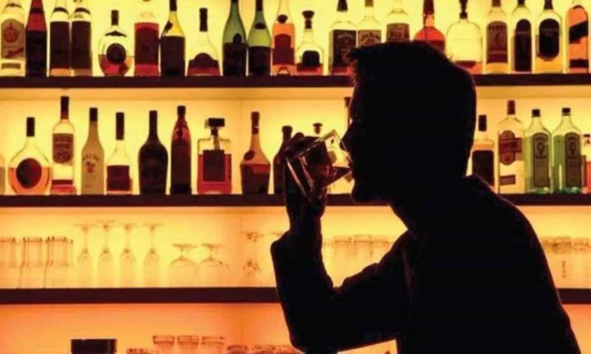 Kannur Bar Fraud: ഫിറ്റാവയവരെ പറ്റിച്ച് ജീവിക്കുന്ന കണ്ണൂരിലെ ബാർ! മദ്യപിച്ച് ബോധമില്ലാത്തവരോട് ഇങ്ങനെ ചെയ്യാമോ?