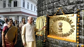 ക്രിസ്മസ് ദിനത്തിൽ ലോക് ഭവനിൽ വാജ്‌പേയി ജന്മ ദിനാഘോഷം, വിവാദത്തിൽ