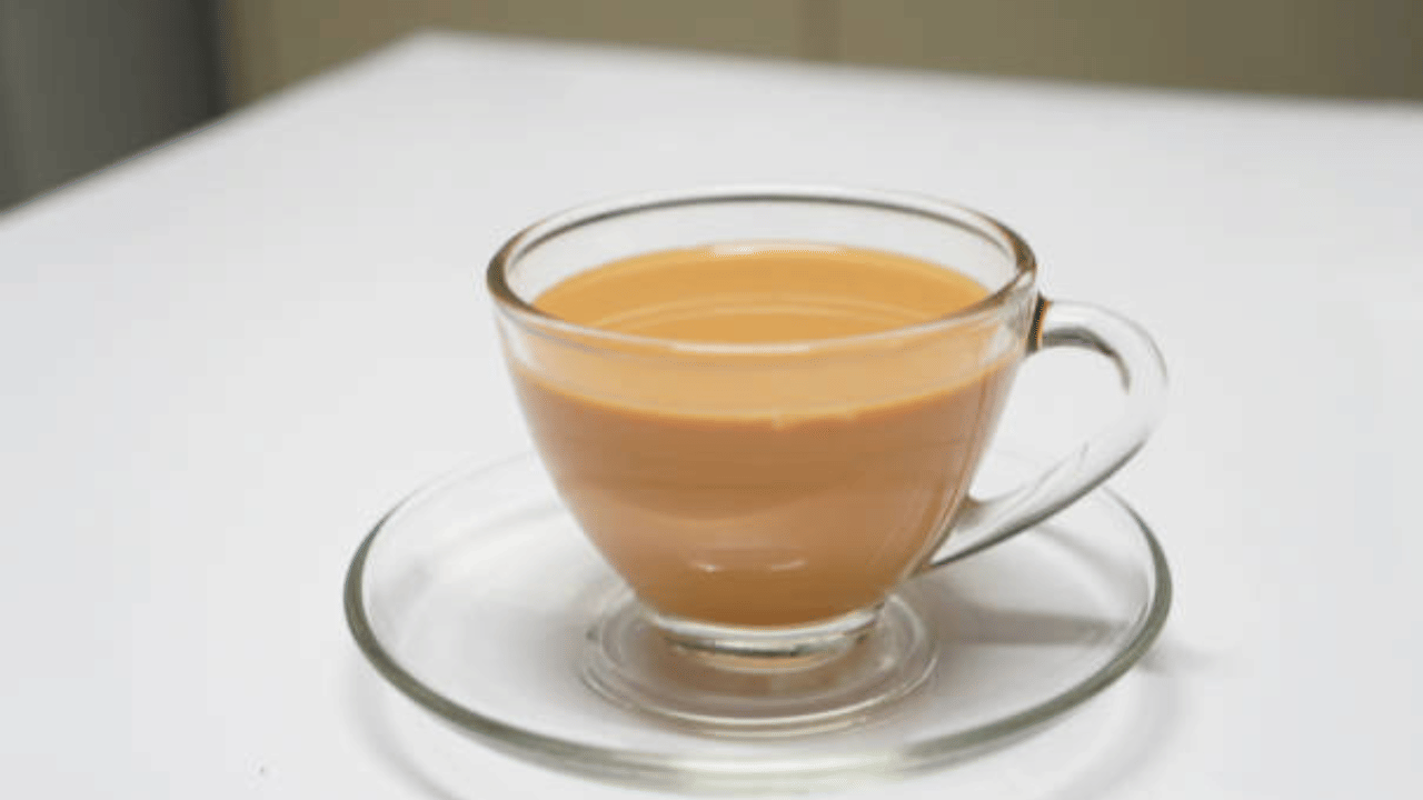 Reheating Tea: ചായ വീണ്ടും ചൂടാക്കി കുടിക്കാറുണ്ടോ? ശരീരത്തിന് സംഭവിക്കുന്നത്...