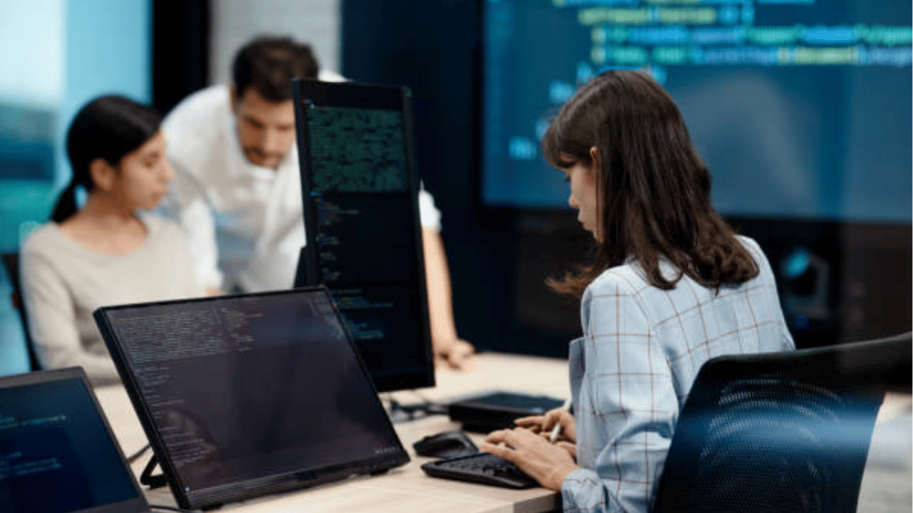 Chanakya Niti: ജോലിസ്ഥലത്ത് ഈ നാലുപേരെ സൂക്ഷിക്കുക, വലിയ അപകടം ഒഴിവാക്കാം