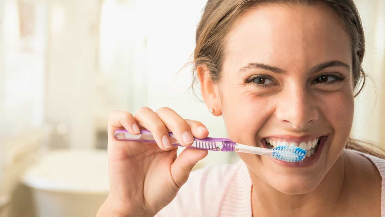 Oral Health: പ്രഭാതഭക്ഷണത്തിന് മുമ്പോ ശേഷമോ പല്ല് തേക്കേണ്ട്? ആരോഗ്യത്തിന് ഏറ്റവും നല്ലത് Oral Health: പ്രഭാതഭക്ഷണത്തിന് മുമ്പോ ശേഷമോ പല്ല് തേക്കേണ്ട്? ആരോഗ്യത്തിന് ഏറ്റവും നല്ലത്
