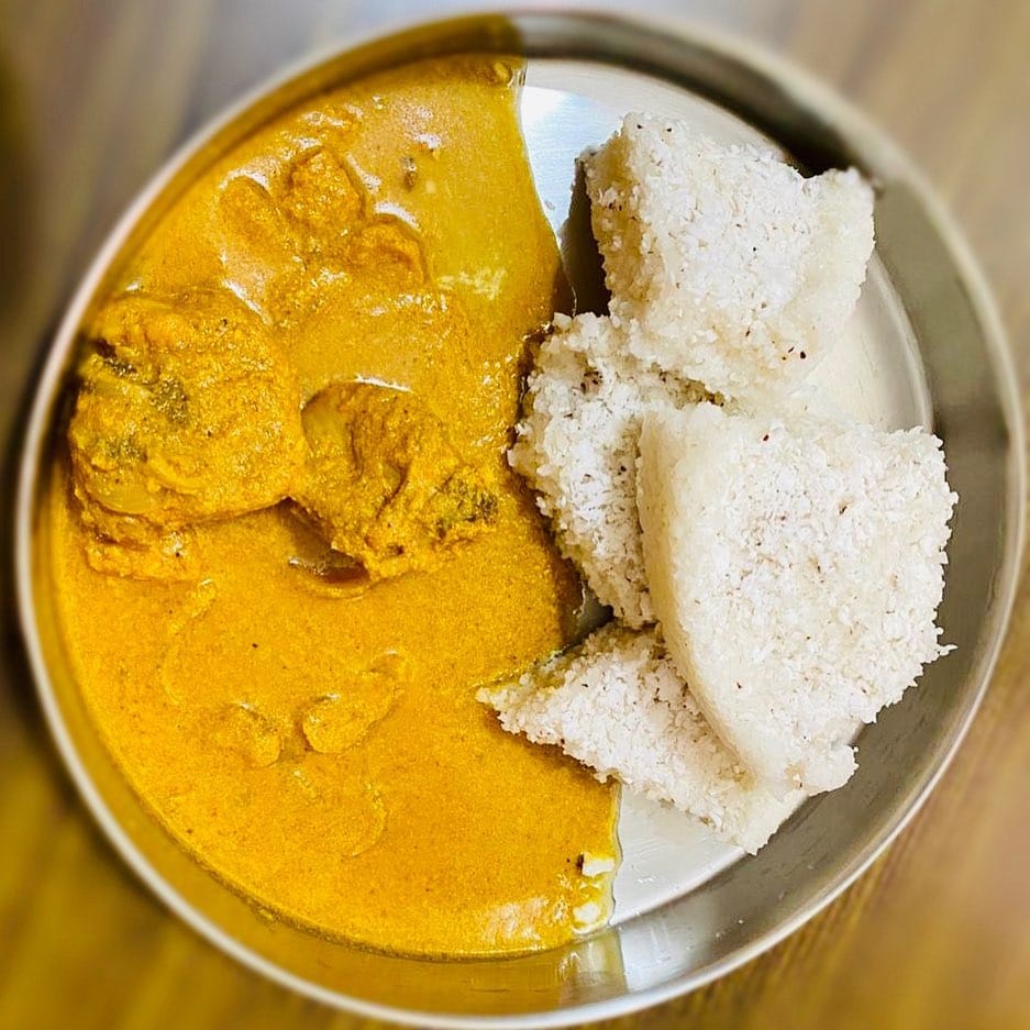 ഇതിലേക്ക് ഒന്നരകപ്പ് പാലും അര കപ്പ് തേങ്ങ പാലും ചേർത്തത്  ഒഴിച്ചുകൊടുക്കുക. ഇതിലേക്ക് മുക്കാൽ കപ്പ് തേങ്ങ ചിരകിയതും ആവശ്യത്തിന് പഞ്ചസാരയും ഉപ്പും ചേർക്കുക. ശേഷം ഇത് നന്നായി മിക്സ് ചെയ്യുക. തുടർന്ന് ഒരു അര മണിക്കൂർ മാറ്റിവെക്കുക.