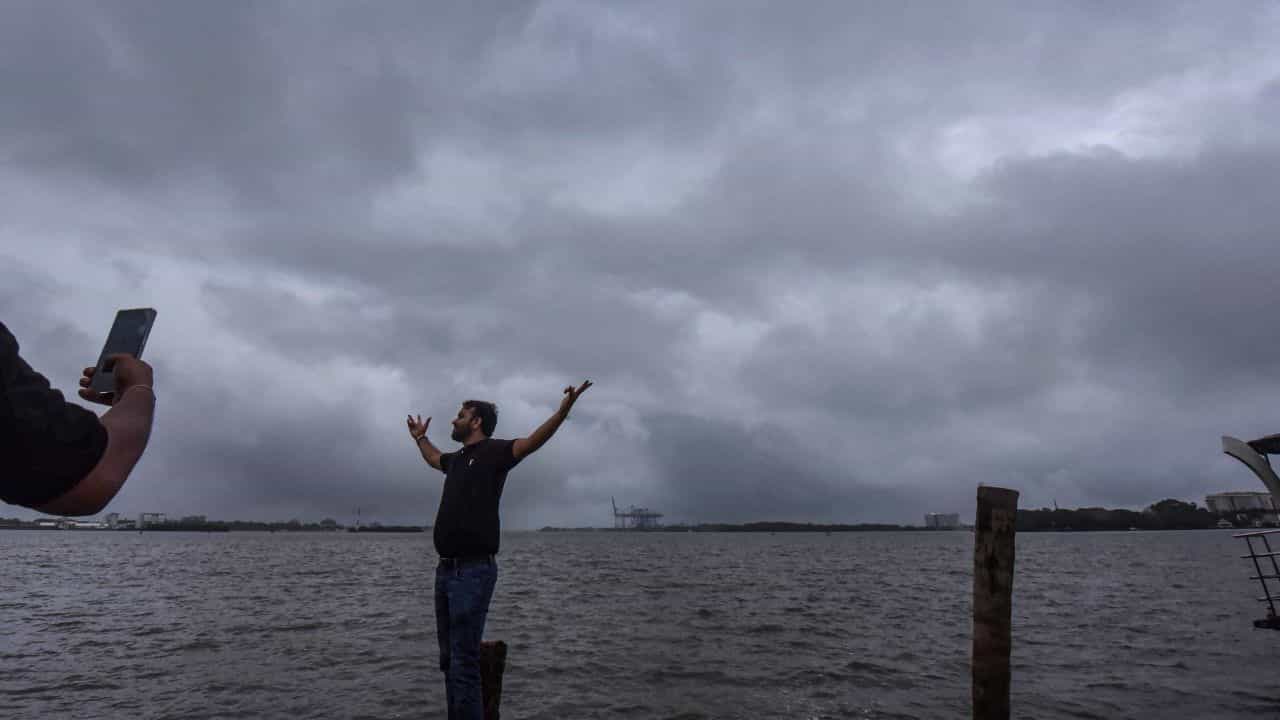 Kerala Rain ALert: പോയിട്ടില്ല... മഴ വീണ്ടും വരുന്നു; ഈ ജില്ലകളിലെ മുന്നറിയിപ്പ് ഇങ്ങനെ