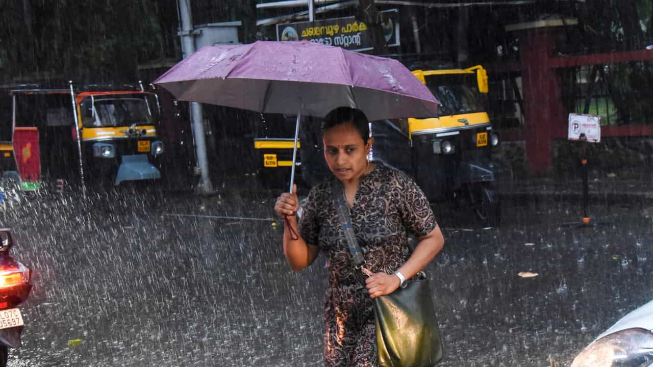 Kerala Rain Alert: മഴ പോയിട്ടില്ല! ഇന്ന് മുന്നറിയിപ്പ് ഏഴ് ജില്ലകളിൽ; ഇടിമിന്നലുമുണ്ടാകും, ജാ​ഗ്രത