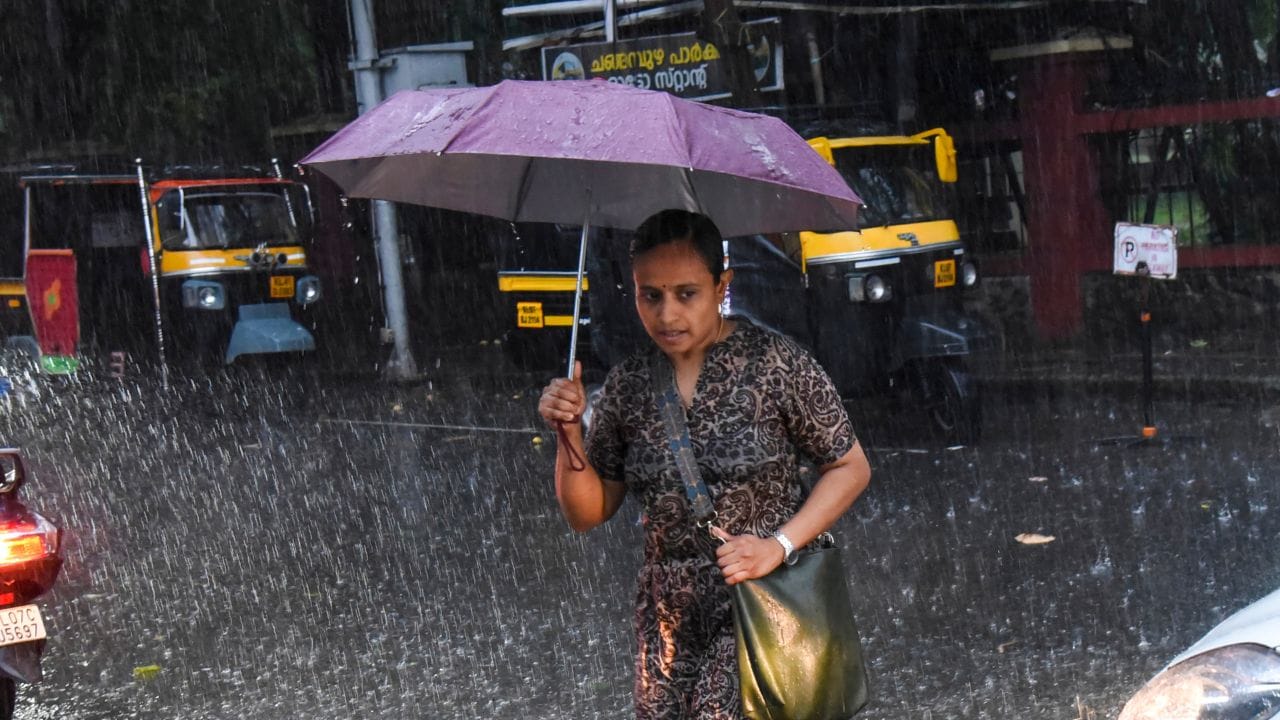 Kerala Rain Alert: മഴ പോയിട്ടില്ല! ഇന്ന് മുന്നറിയിപ്പ് ഏഴ് ജില്ലകളിൽ; ഇടിമിന്നലുമുണ്ടാകും, ജാ​ഗ്രത