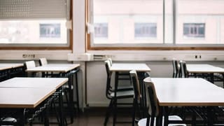 Kerala School Holiday: ബാഗ് താഴെ വച്ചോ, ക്ലാസില്ല; ഇവിടങ്ങളിലെല്ലാം ഇന്ന് അവധി