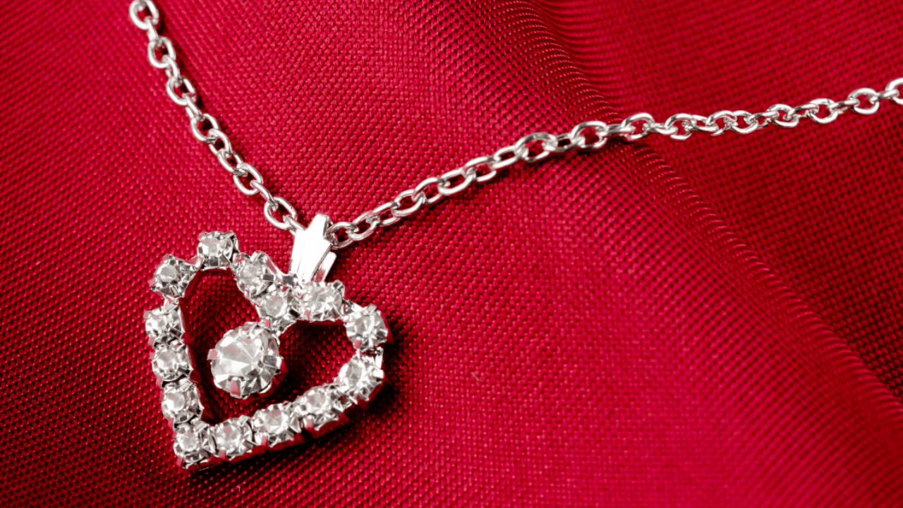 ആഗോള വിപണിയിൽ റെക്കോർഡിഡ് വെള്ളി വില.  കഴിഞ്ഞ ദിവസങ്ങളിലായി 59 ഡോളറിന് മുകളിലേക്ക് കുതിച്ച വെള്ളി വില, ആഭ്യന്തര കമ്മോഡിറ്റി എക്സ്ചേഞ്ചുകളിലും കിലോയ്ക്ക് 1.8 ലക്ഷം രൂപയുടെ അടുത്തെത്തിയിരിക്കുകയാണ്. (Image credit: Getty Images)
