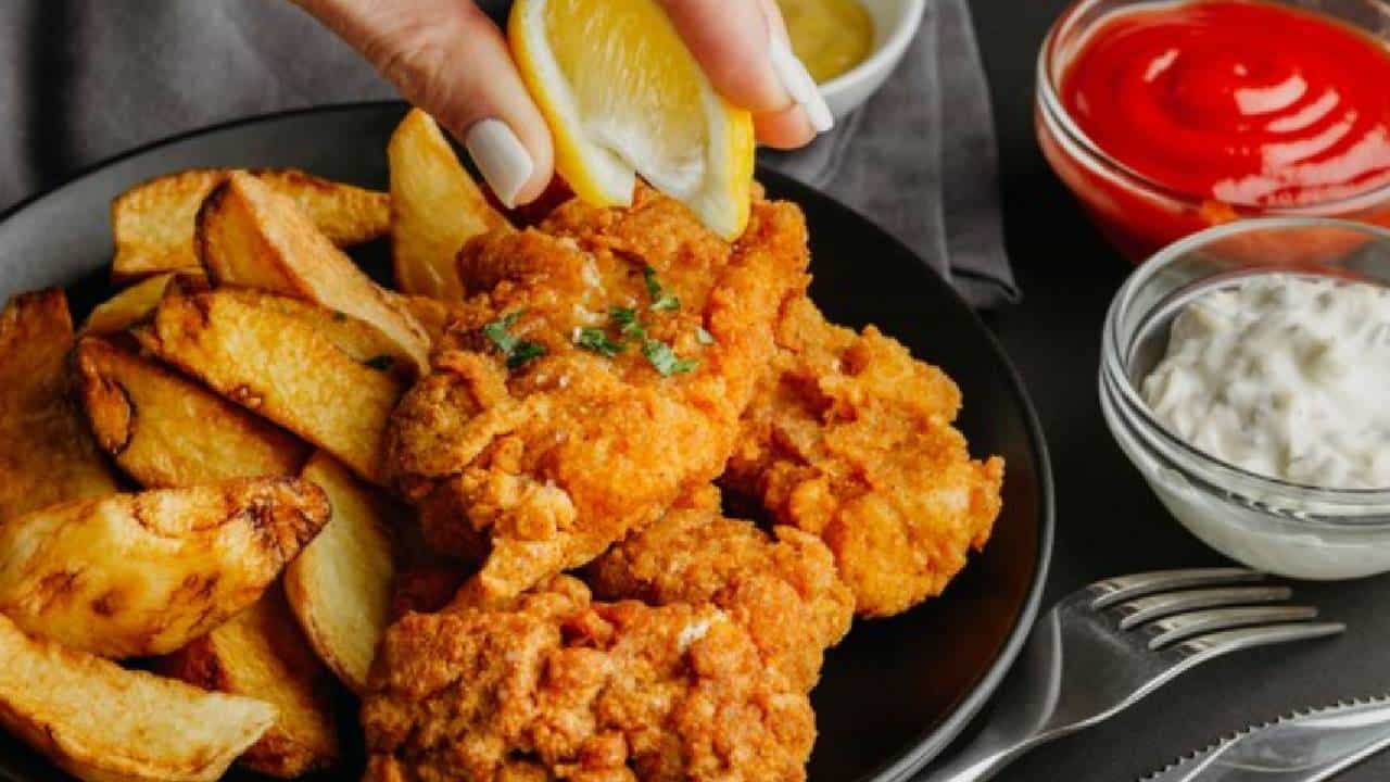 Food Tips: രുചിക്ക് വേണ്ടി മാത്രമല്ല! ഇക്കാര്യം അറിഞ്ഞിട്ടാണോ നിങ്ങൾ നോൺ-വെജ്ജ് വിഭവങ്ങളുടെ മുകളിൽ നാരങ്ങനീര് ഒഴിക്കുന്നത്?