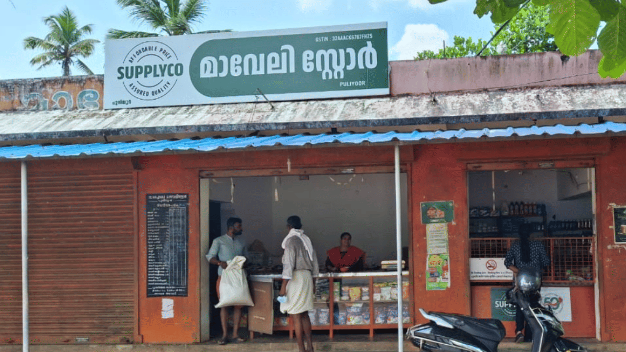 20 കിലോഗ്രാം അരി 25 രൂപയ്ക്ക് ലഭിക്കുന്നതാണ്. . 500 രൂപയ്ക്ക് മുകളിൽ സബ്‌സിഡി ഇതര സാധനങ്ങൾ വാങ്ങുന്നവർക്ക് ഒരു കിലോ ശബരി ഉപ്പ് ഒരു രൂപയ്ക്ക് നൽകും. സബ്‌സിഡി ഇനങ്ങളായ ഉഴുന്ന്, കടല, വൻപയർ, തുവരപ്പരിപ്പ് എന്നിവയ്ക്ക് കിലോയ്ക്ക് രണ്ട് മുതൽ മൂന്ന് രൂപ വരെ വീണ്ടും കുറച്ചിട്ടുണ്ട്.