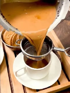 കുക്കറിൽ ചായ ഉണ്ടാക്കിയാലോ ?...