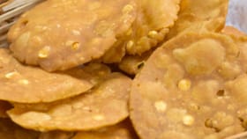 Thatta in south kerala: തെക്കരോട് ചോദിക്കൂ… തട്ടയുടെ തട്ട് താണു തന്നെയിരിക്കും… പപ്പടവട പോലൊരു കറുമുറു വിഭവം...