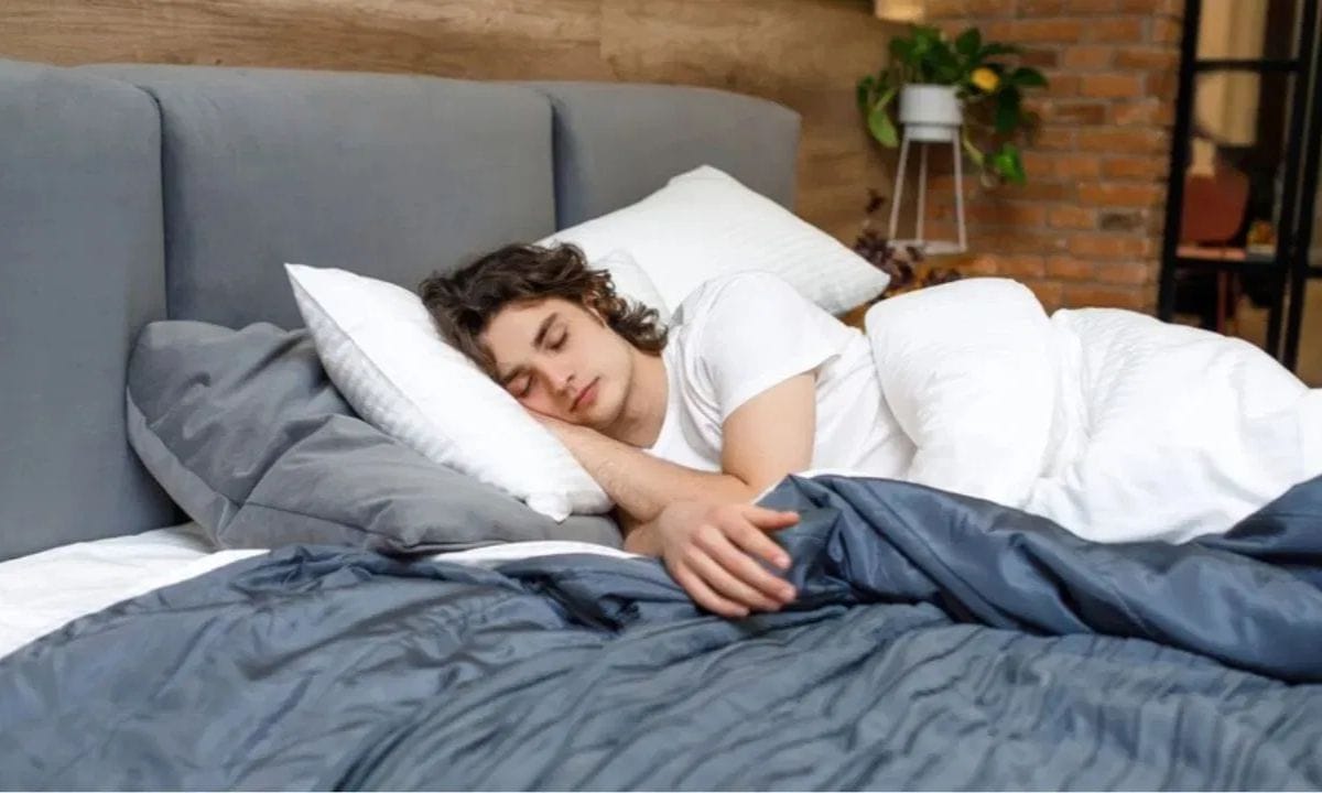 Vastu Tips for Sleep: ഈ ദിശയിലാണോ ഉറങ്ങുന്നത്? പെട്ടെന്ന് മാറിക്കിടന്നോളൂ