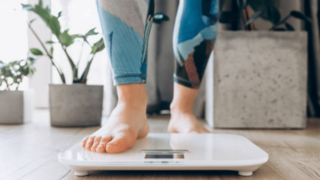 Weight Loss: വ്യായാമം ചെയ്തിട്ടും ഡയറ്റെടുത്തിട്ടും കാര്യമില്ല, അമിത വണ്ണം കുറയ്ക്കാൻ ഏക വഴി ഇത്! Weight Loss: വ്യായാമം ചെയ്തിട്ടും ഡയറ്റെടുത്തിട്ടും കാര്യമില്ല, അമിത വണ്ണം കുറയ്ക്കാൻ ഏക വഴി ഇത്!