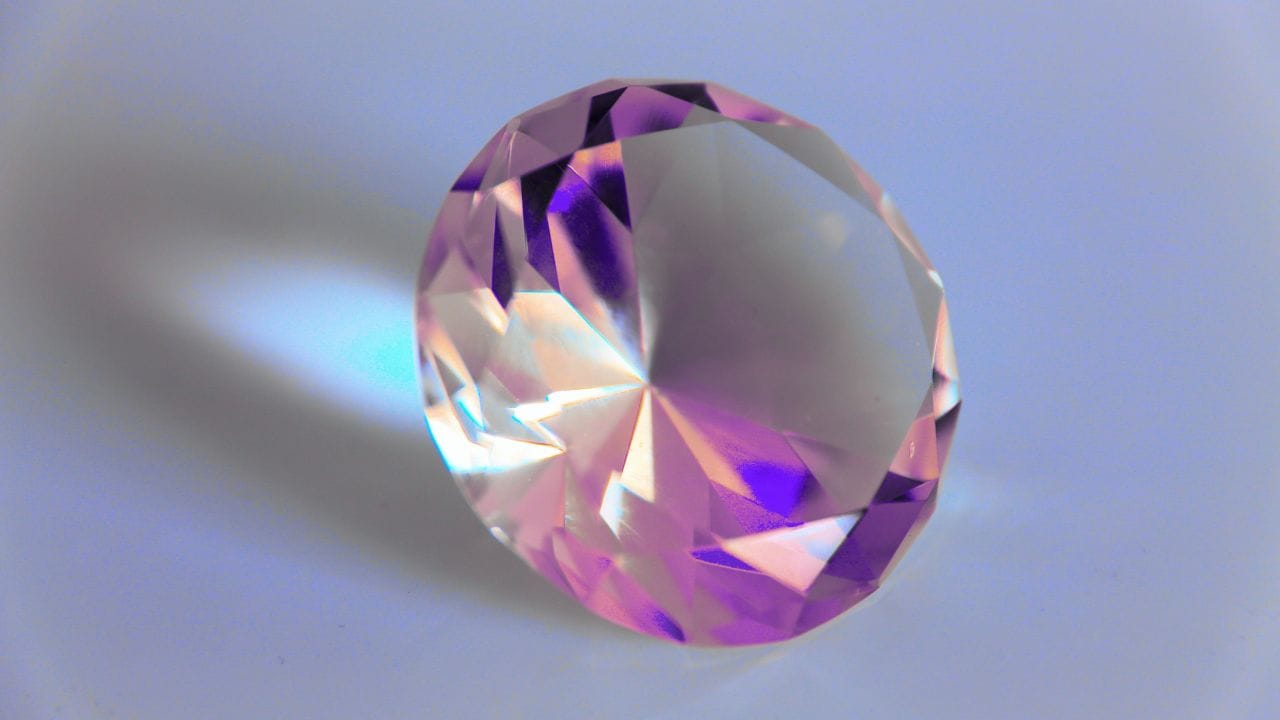 നിലവിൽ ഇത് വിൽപ്പനയ്ക്കായി തയ്യാറെടുക്കുകയാണ്. നിറത്തിലും തിളക്കത്തിലും ലോകപ്രശസ്തമായ ശ്രീലങ്കൻ സഫയറുകളുടെ പട്ടികയിൽ ഈ രത്നം ഇനി ചരിത്രമായി മാറും.