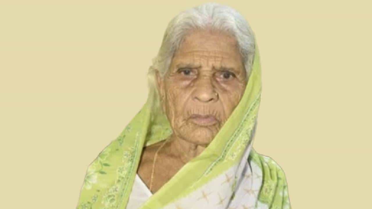 Viral News: ശവസംസ്കാര ചടങ്ങിനിടെ 103 വയസ്സുകാരിയുടെ വിരലുകൾ അനങ്ങി; ഒടുവിൽ പിറന്നാൾ കേക്ക് മുറിച്ച് ബന്ധുക്കൾ