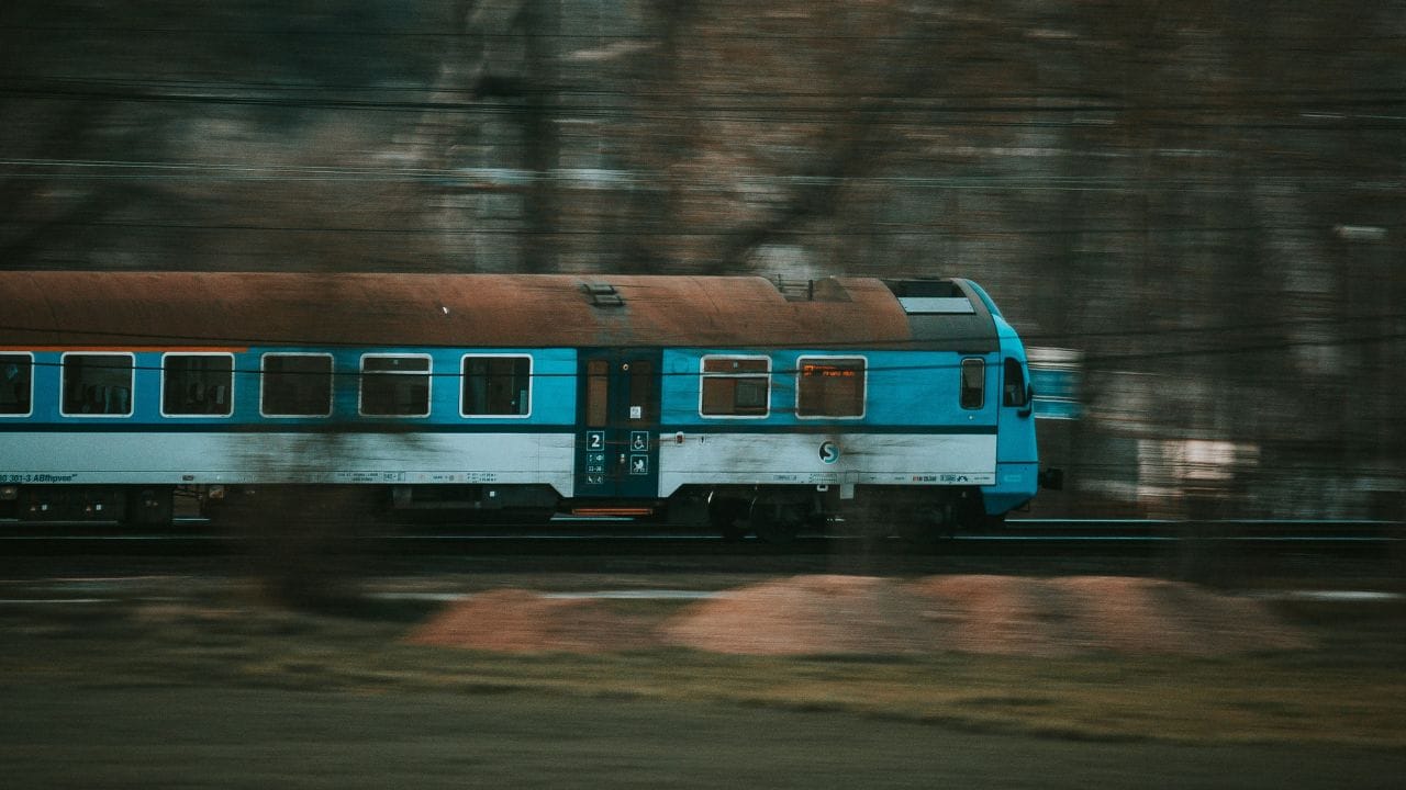 യാത്രക്കാരുടെ സുരക്ഷയെ ബാധിക്കുന്നതോ കുറ്റകൃത്യങ്ങളുമായി ബന്ധപ്പെട്ടതോ ആയ വിവരങ്ങൾ പൊലീസിന് രഹസ്യമായി നൽകാനുള്ള സൗകര്യം ഇതിലൂടെ ലഭ്യമാണ്. വിവരങ്ങൾ നൽകുന്നവരുടെ സ്വകാര്യത ആപ്പ് ഉറപ്പുനൽകുന്നു.