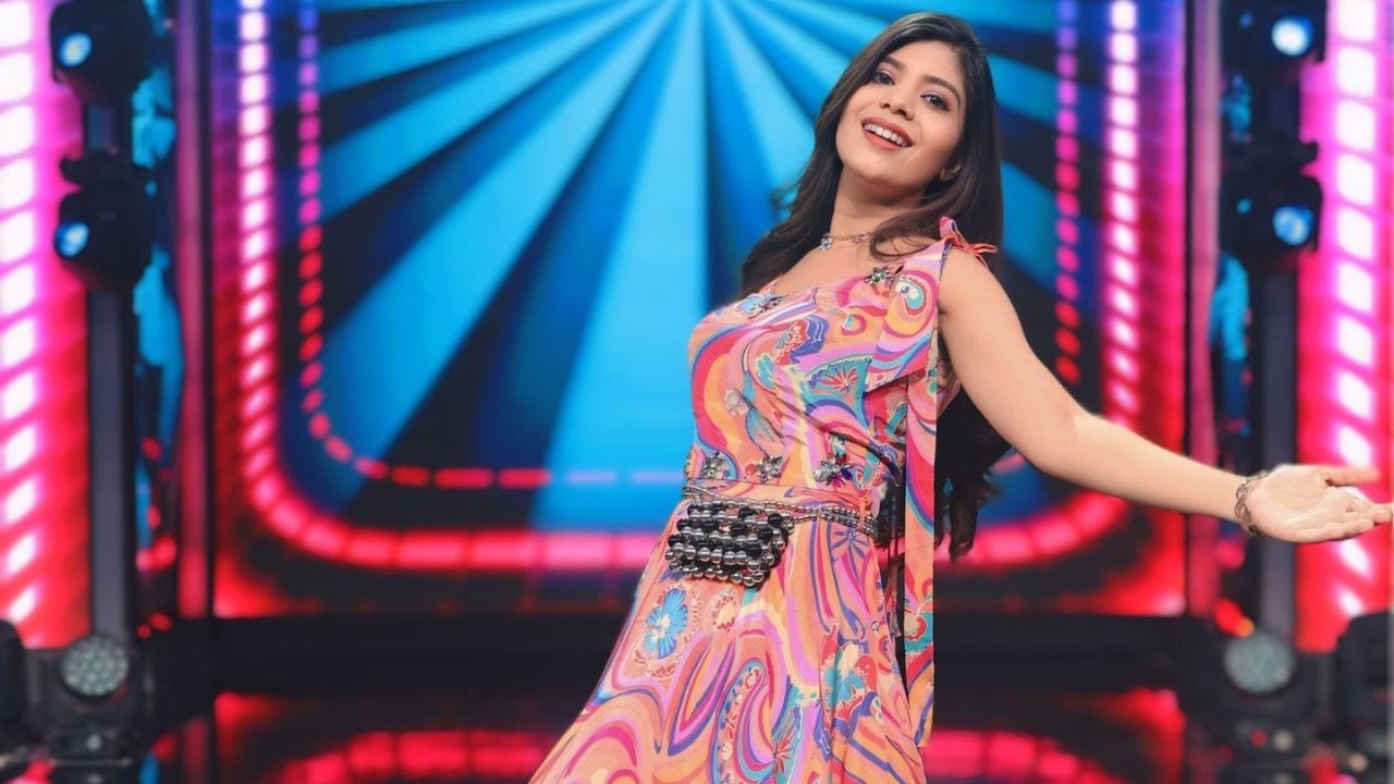 ഒൻപത് മിനിറ്റ് ദൈർഘ്യമുള്ള ഈ മ്യൂസിക് വീഡിയോ ഒരു പെൺകുട്ടിയുടെ സോളോ ട്രിപ്പിന്റെ കഥയാണ് പറയുന്നത്. സുഹൃത്തിനൊപ്പം നടത്താനിരുന്ന കാശ്മീർ യാത്ര അവസാന നിമിഷം മുടങ്ങുന്നതും, തുടർന്ന് ആത്മവിശ്വാസത്തോടെ ഒറ്റയ്ക്ക് യാത്ര തിരിക്കുന്നതുമാണ് പ്രമേയം.