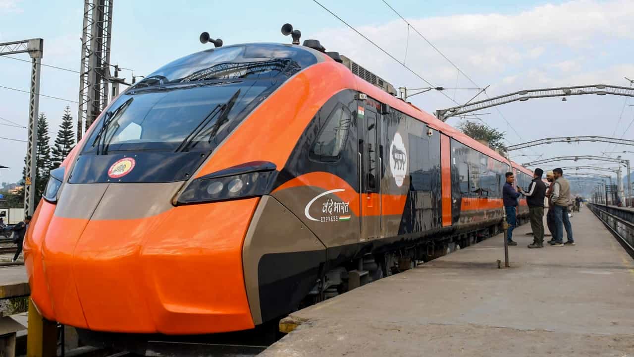 Vande Bharat Sleeper: രണ്ടല്ല, കേരളത്തിന് നൽകുക മൂന്ന് വന്ദേഭാരത് സ്ലീപ്പർ ട്രെയിനുകൾ; കുറഞ്ഞ നിരക്ക് 400 കിലോമീറ്റർ