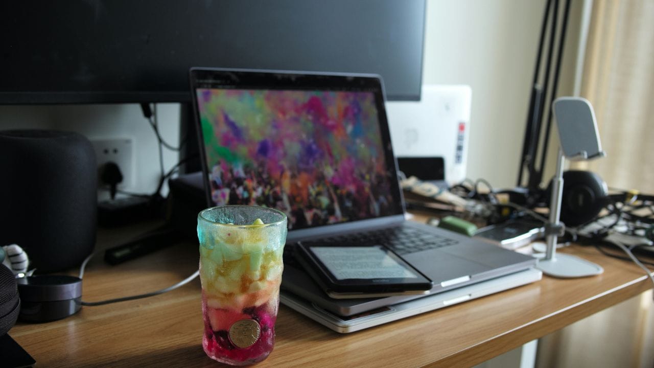 ശ്രദ്ധിക്കേണ്ട ലക്ഷണങ്ങൾ: നെഞ്ചെരിച്ചിൽ മാത്രമല്ല, ഇടയ്ക്കിടെയുണ്ടാകുന്ന വയർ വീർക്കൽ, ശ്വാസത്തിന് പുളിപ്പ് അനുഭവപ്പെടുക, പെട്ടെന്ന് വയർ നിറഞ്ഞതായി തോന്നുക എന്നിവയും അസിഡിറ്റിയുടെ ലക്ഷണങ്ങളാണ്. ഇത് ഉറക്കത്തെയും ജോലിയെയും ബാധിച്ചു തുടങ്ങിയാൽ വൈദ്യസഹായം തേടേണ്ടതാണ്.